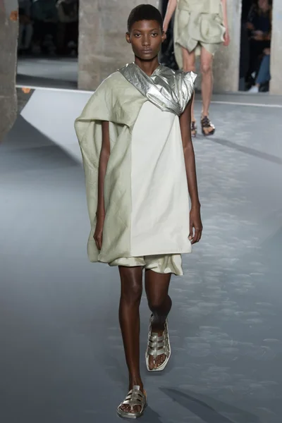 Look 30